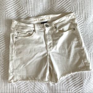 AMERICAN EAGLE white shorts